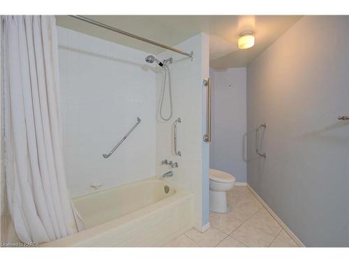 602-185 Ontario Street, Kingston, ON - Indoor Photo Showing Bathroom