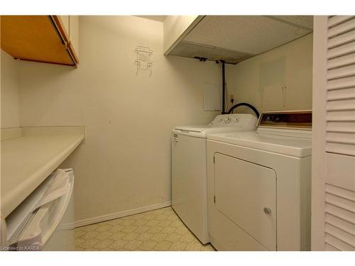 602-185 Ontario Street, Kingston, ON - Indoor Photo Showing Laundry Room