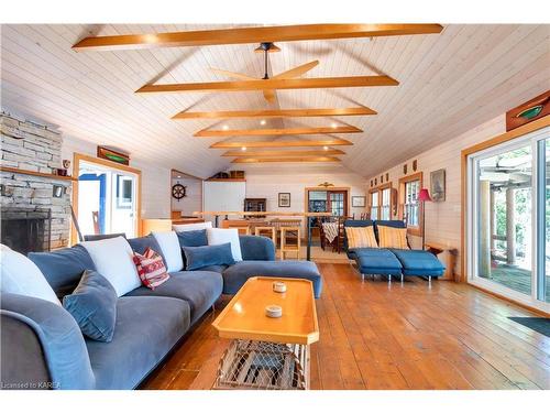 1 Pitch Pine Island, Battersea, ON - Indoor Photo Showing Kitchen