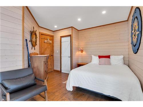 1 Pitch Pine Island, Battersea, ON - Indoor Photo Showing Other Room