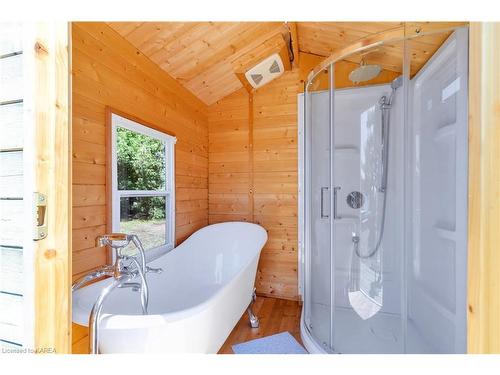 1 Pitch Pine Island, Battersea, ON - Indoor Photo Showing Bathroom