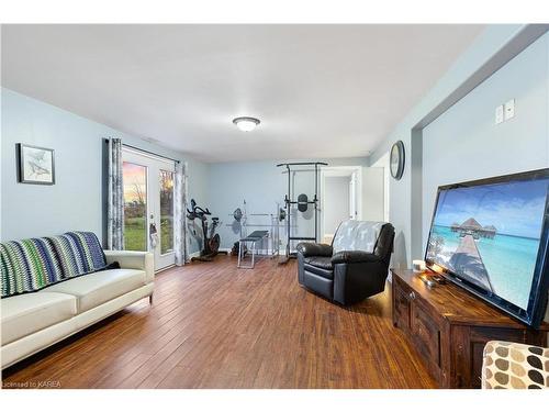 4117 Saddlemire Road, Williamsburg, ON - Indoor Photo Showing Living Room