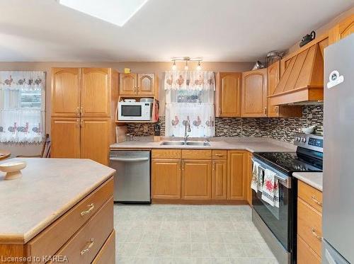 337 Howe Island Ferry Road, Gananoque, ON - Indoor Photo Showing Kitchen With Double Sink