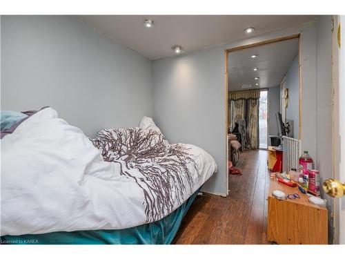 383 Main Street, Bath, ON - Indoor Photo Showing Bedroom