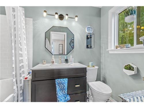 285 Howe Island Ferry Road, Gananoque, ON - Indoor Photo Showing Bathroom