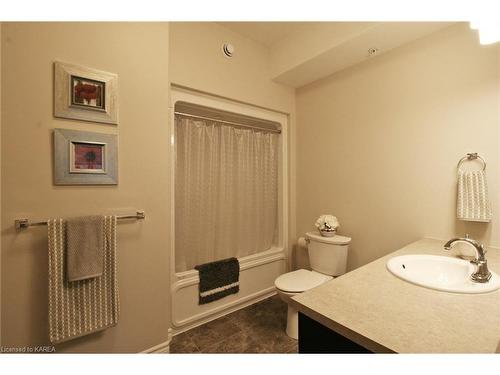 315-740 Augusta Drive, Kingston, ON - Indoor Photo Showing Bathroom