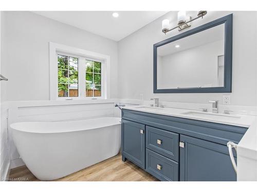 25 Glen Lawrence Crescent, Kingston, ON - Indoor Photo Showing Bathroom