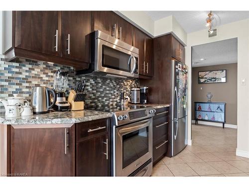 601-185 Ontario Street, Kingston, ON - Indoor Photo Showing Kitchen With Upgraded Kitchen