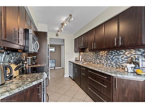 601-185 Ontario Street, Kingston, ON - Indoor Photo Showing Kitchen With Upgraded Kitchen