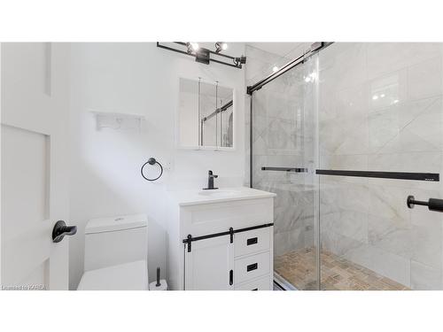 8 Wagner Street, Kingston, ON - Indoor Photo Showing Bathroom