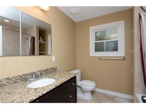 100 Maple Street S, Gananoque, ON - Indoor Photo Showing Bathroom