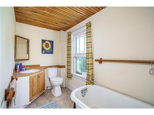 3148 Highway 32, Seeleys Bay, ON - Indoor Photo Showing Bathroom