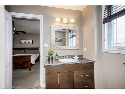 497 Sydney Street, Kingston, ON - Indoor Photo Showing Bathroom