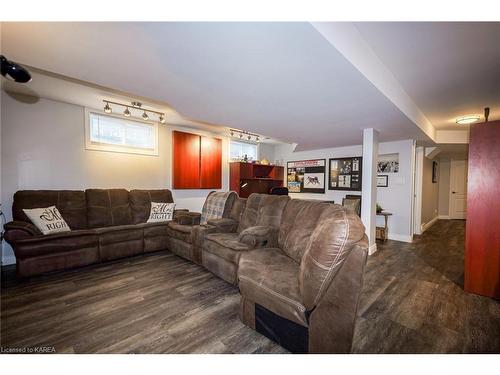 497 Sydney Street, Kingston, ON - Indoor Photo Showing Living Room