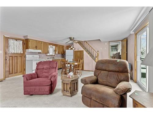 518 County Rd 42, Athens, ON - Indoor Photo Showing Living Room