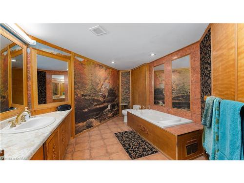 1407-185 Ontario Street, Kingston, ON - Indoor Photo Showing Bathroom