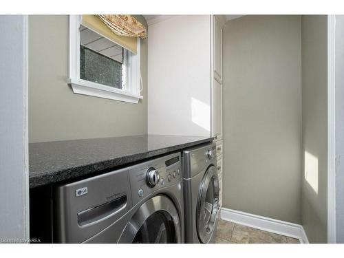 302 Avenue Road, Kingston, ON - Indoor Photo Showing Laundry Room