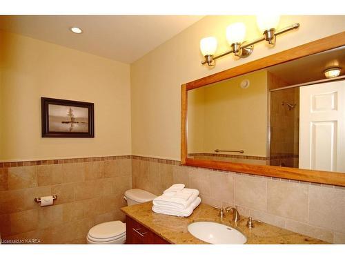 10-3-532 10Th Concession Road, Westport, ON - Indoor Photo Showing Bathroom