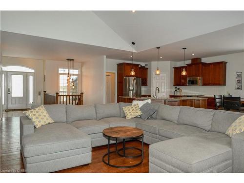 46 Owen Avenue, Gananoque, ON - Indoor Photo Showing Living Room