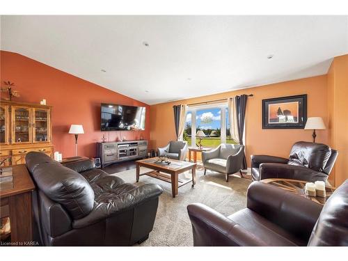 511 Glennelm Road, Greater Napanee, ON - Indoor Photo Showing Living Room