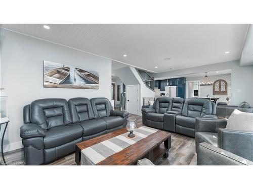24 Jackstraw Lane, Gananoque, ON - Indoor Photo Showing Living Room