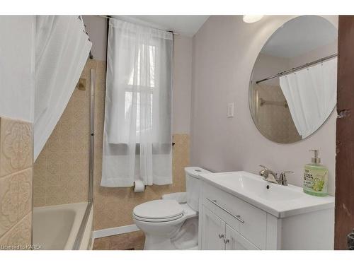 721 County Road 2, Lansdowne, ON - Indoor Photo Showing Bathroom
