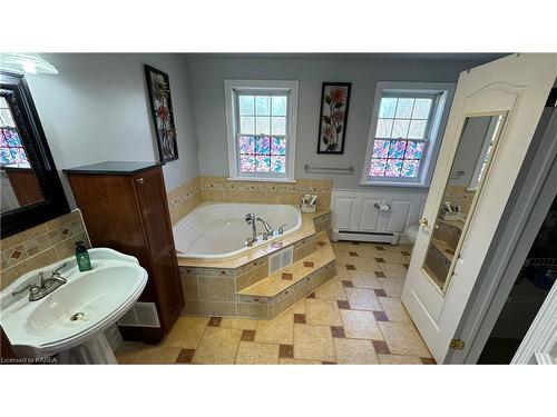 540 Cutler Road, Yarker, ON - Indoor Photo Showing Bathroom
