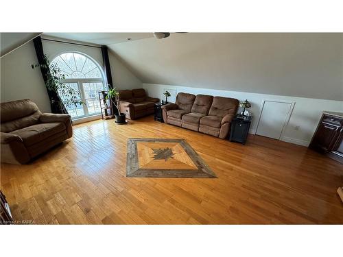 540 Cutler Road, Yarker, ON - Indoor Photo Showing Living Room