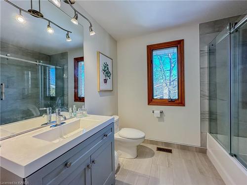 542 Rankin Crescent, Kingston, ON - Indoor Photo Showing Bathroom