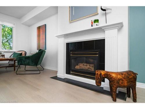 32 Yonge Street, Kingston, ON - Indoor Photo Showing Living Room With Fireplace
