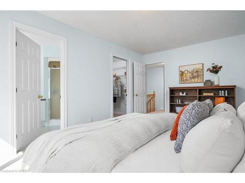 32 Yonge Street, Kingston, ON - Indoor Photo Showing Bedroom