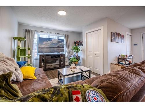 177 Briceland Street, Kingston, ON - Indoor Photo Showing Living Room