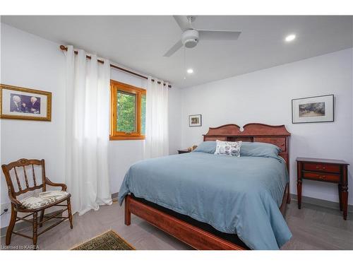 965 Baseline Road, Wolfe Island, ON - Indoor Photo Showing Bedroom