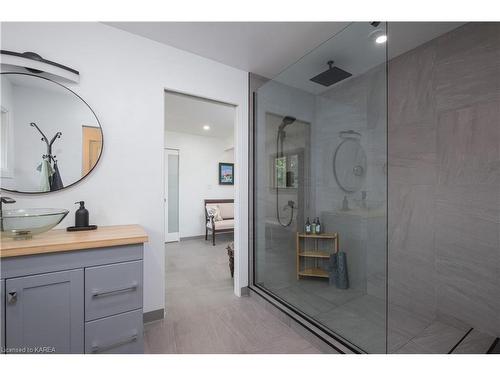 965 Baseline Road, Wolfe Island, ON - Indoor Photo Showing Bathroom