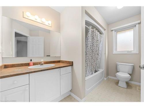 5 Westview Drive, Brighton, ON - Indoor Photo Showing Bathroom