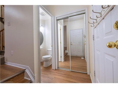 635 Tanner Drive, Kingston, ON - Indoor Photo Showing Bathroom