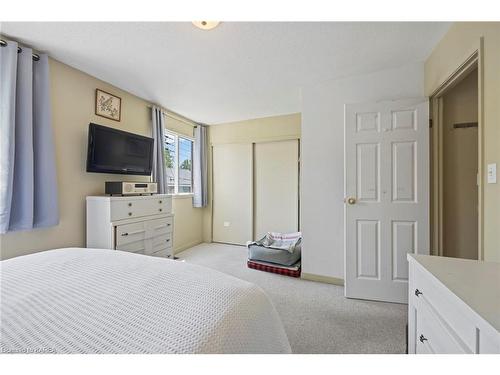 554 Bagot Street, Kingston, ON - Indoor Photo Showing Bedroom