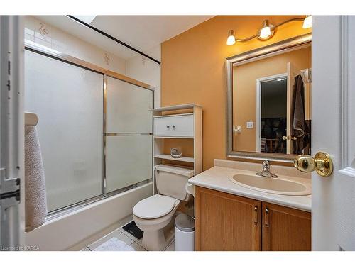 554 Bagot Street, Kingston, ON - Indoor Photo Showing Bathroom