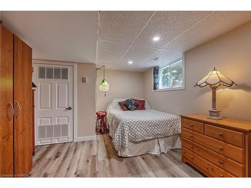 554 Bagot Street, Kingston, ON - Indoor Photo Showing Bedroom