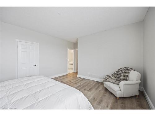 305-20 Gore Street, Kingston, ON - Indoor Photo Showing Bedroom