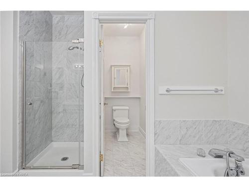 305-20 Gore Street, Kingston, ON - Indoor Photo Showing Bathroom
