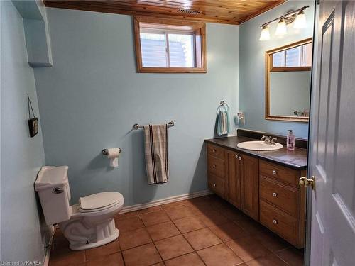 578 Brown Road, Enterprise, ON - Indoor Photo Showing Bathroom