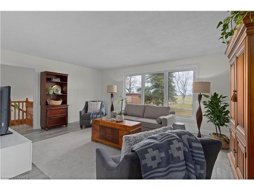 412 Card Road, Yarker, ON - Indoor Photo Showing Living Room