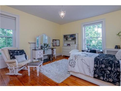 26 Centre Street, Kingston, ON - Indoor Photo Showing Bedroom