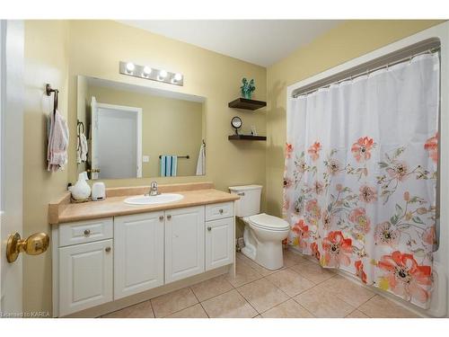 484 Country Club Drive, Bath, ON - Indoor Photo Showing Bathroom