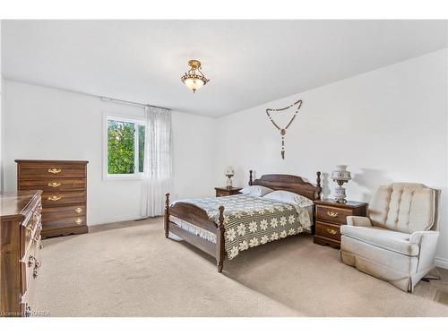 413 Kingsdale Avenue, Kingston, ON - Indoor Photo Showing Bedroom