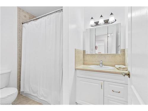 413 Kingsdale Avenue, Kingston, ON - Indoor Photo Showing Bathroom