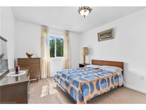413 Kingsdale Avenue, Kingston, ON - Indoor Photo Showing Bedroom