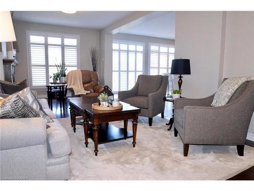 1107 Woodhaven Drive, Kingston, ON - Indoor Photo Showing Living Room