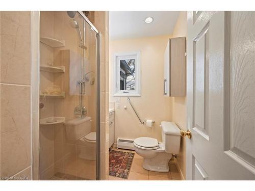 1018-1032 Jewel Road, Cloyne, ON - Indoor Photo Showing Bathroom